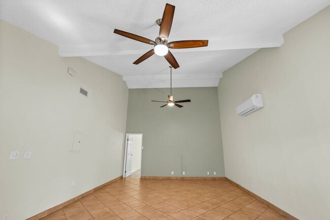 Building Photo - 305 Uala Pl