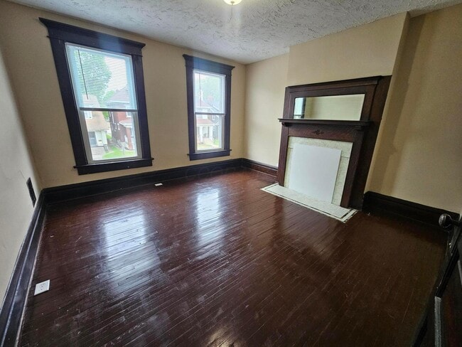 Building Photo - 831 Linwood Ave