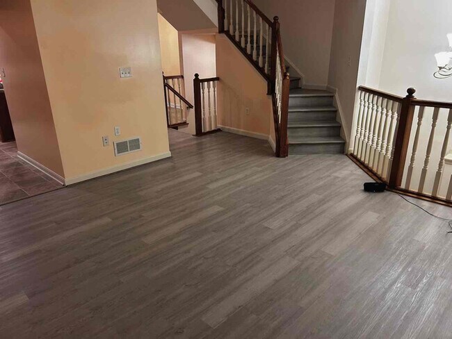 Building Photo - 225 Persimmon Lane