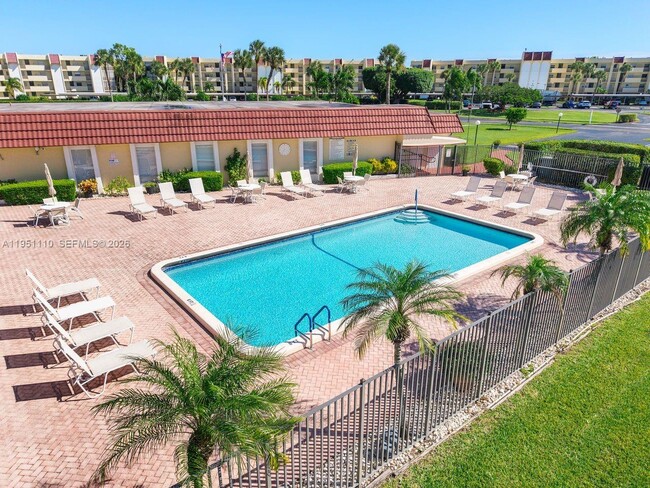 Building Photo - 23249 Barwood Ln N