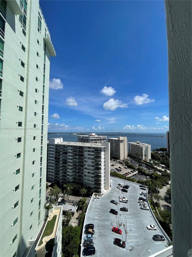 Building Photo - 170 SE 14th St