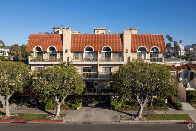 8651 W Olympic Blvd - Century City Estates