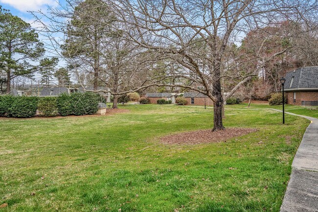 Building Photo - 2 Bed 1.5 bath Condo - Close to UNC!  Beautifully Renovated! $500 off first month's rent!