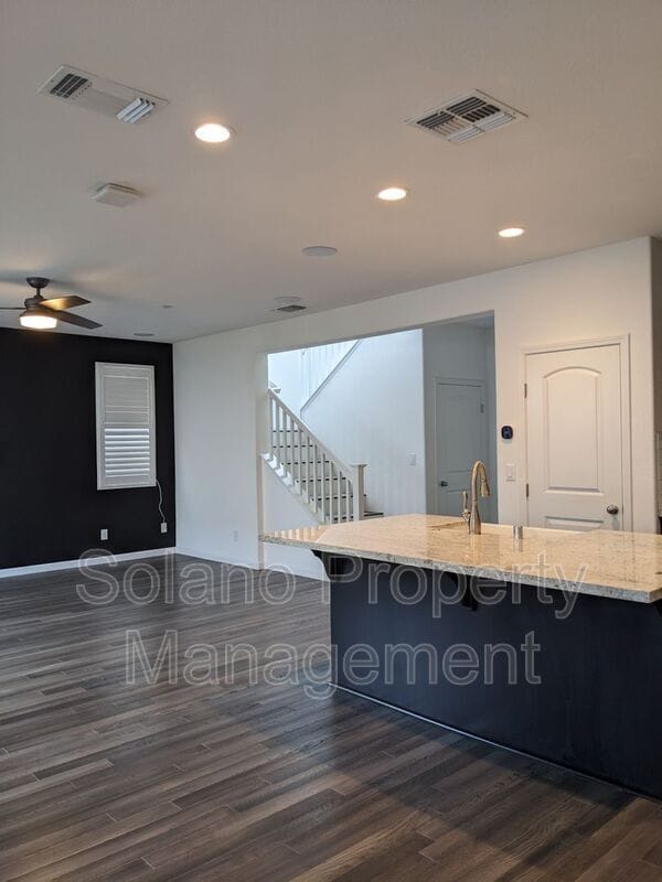 Building Photo - 537 Lavender Dr