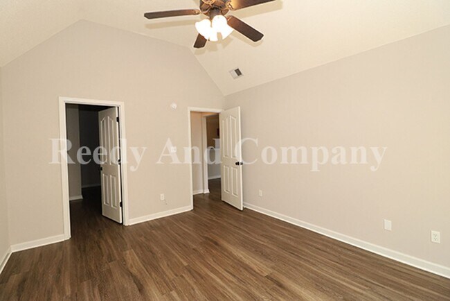 Building Photo - 8911 Little House Cove