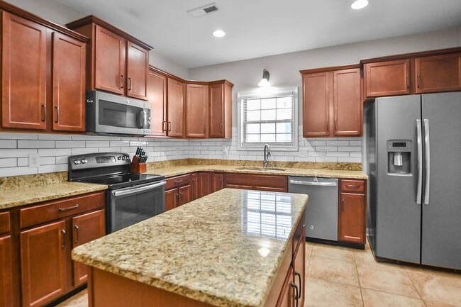 Building Photo - Pet Friendly Three Bedroom with Bonus!