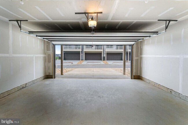 Building Photo - 207 MATILDA