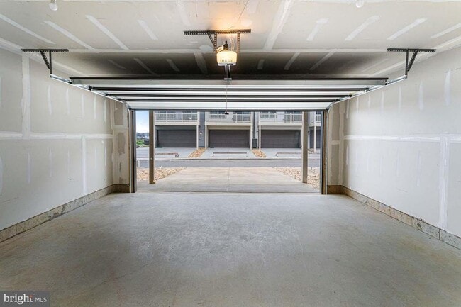 Building Photo - 233 MATILDA