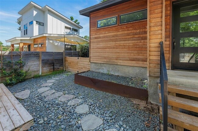 Building Photo - 4606 Ledesma Rd