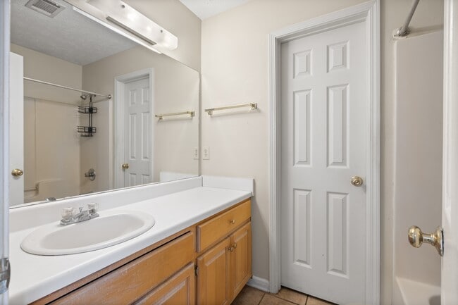 Building Photo - 717 Yeager Ln