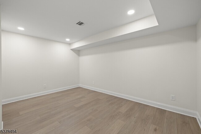 Building Photo - 20 Woodfern Rd