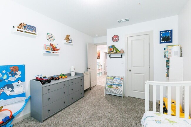 Building Photo - Spacious 4 Bed, 2 Bath Home in Abbey Glen w/ Liberty High School Feeder Pattern!