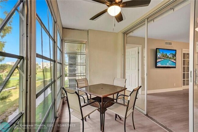 Building Photo - 3051 S Palm Aire Dr