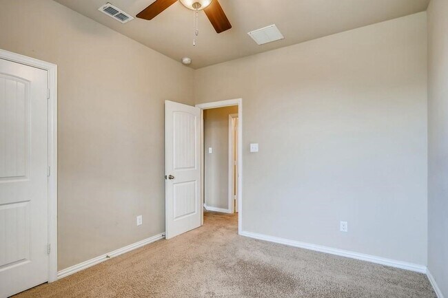 Building Photo - 2753 Calmwood Dr