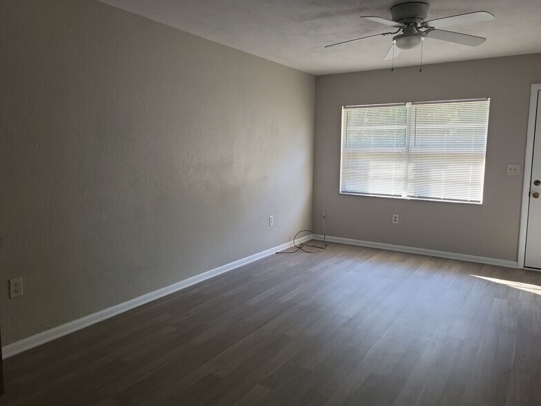 Building Photo - 2540 E Constance Ct