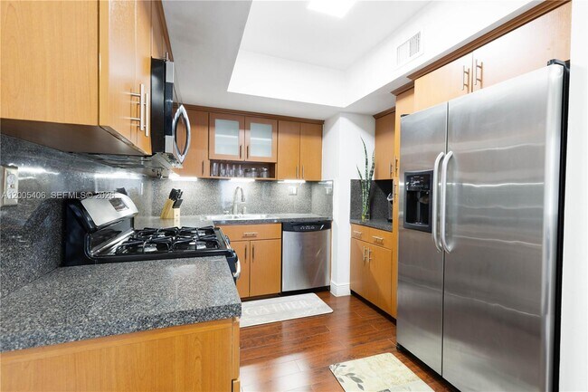 Building Photo - 8390 N Missionwood Cir