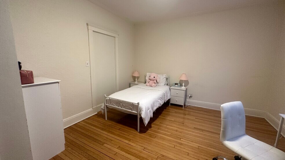 Building Photo - 18 Alton Pl