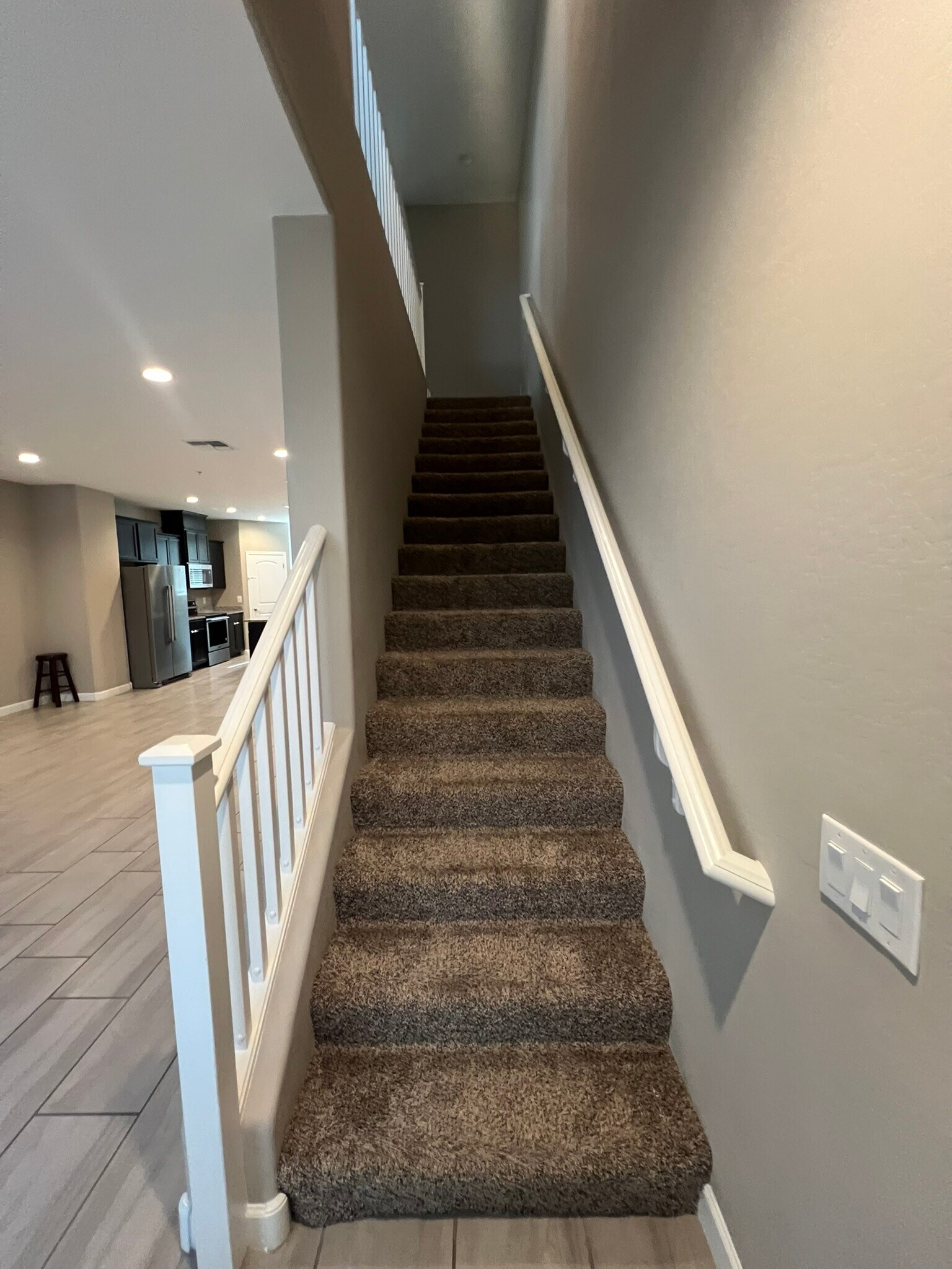 Building Photo - 1255 N Arizona Ave