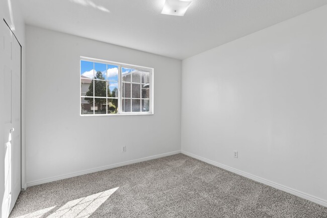 Building Photo - Remodeled 3 Bedroom 3 Bath Condo for Rent ...