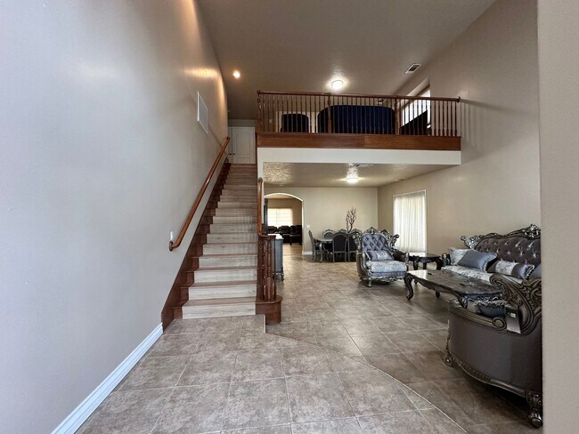 Building Photo - Lakefront Retreat 5BD | 3BTH– Available fo...