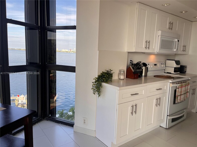 Building Photo - 4000 Towerside Ter