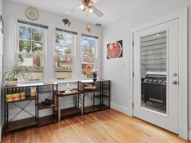 Building Photo - 1813 Bay St SE