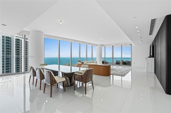 Building Photo - 17975 Collins Ave