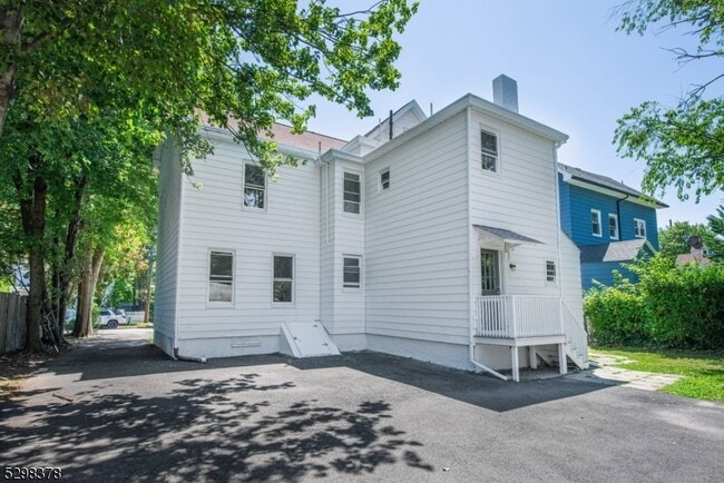 Building Photo - 54 Spruce St