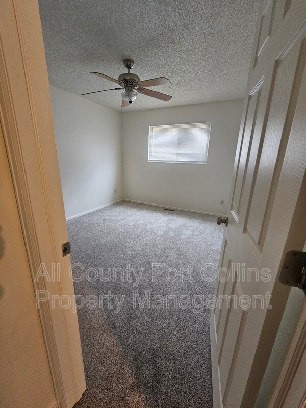 Building Photo - 4406 Hummingbird Dr