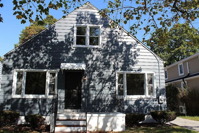 Building Photo - 35 Clark St