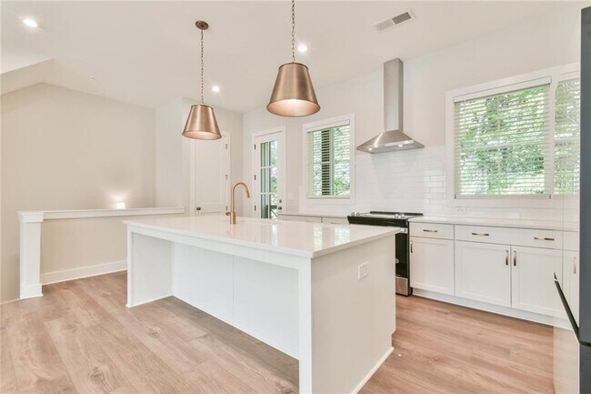 Building Photo - 235 Firefly Cir