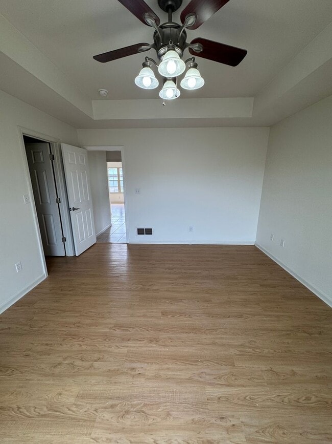 Building Photo - 3 bedroom 2 bath house
