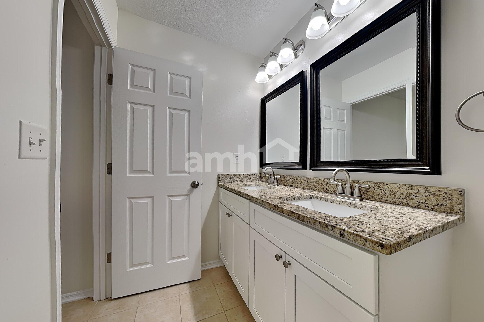 Building Photo - 77088 Cobblestone Dr