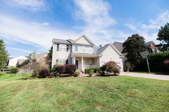 Building Photo - Stunning 6 bedroom 2.5 bathroom corner lot...