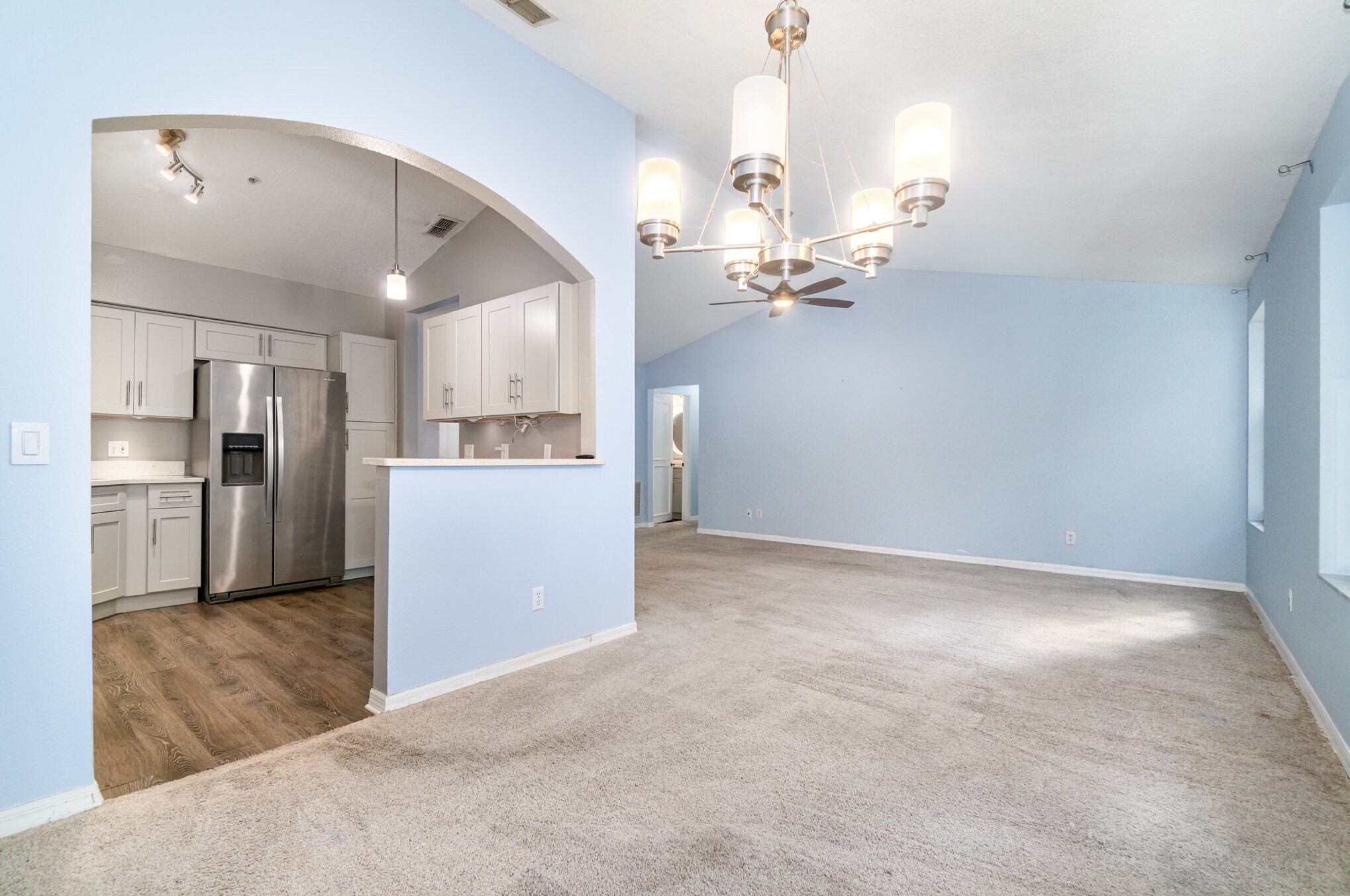 Building Photo - 1030 Loch Vail