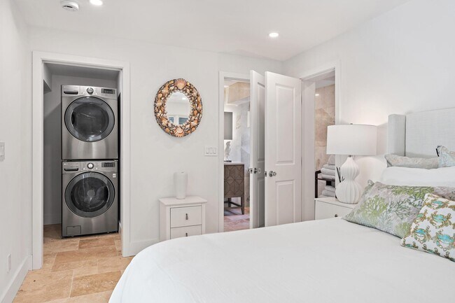 Building Photo - 306 Cordova Rd