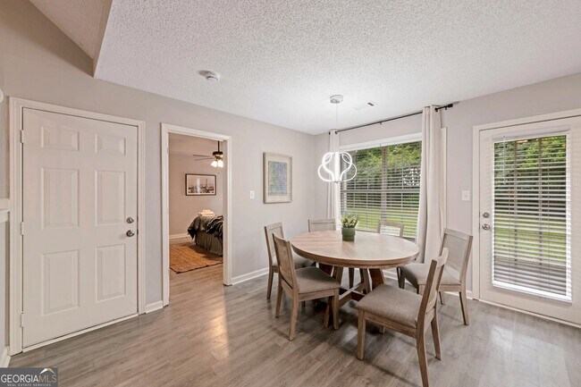 Building Photo - 6839 Sandy Creek Dr