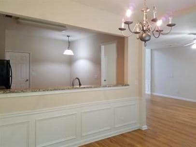 Building Photo - 2434 Fairlie Dr