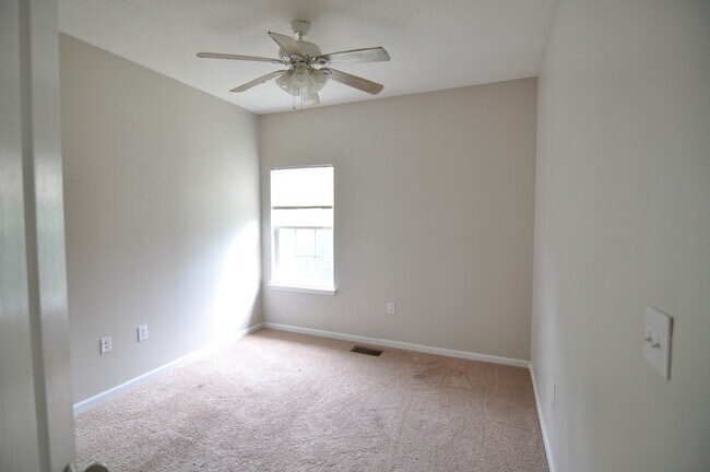 Building Photo - 44 Pine Meadows Cir