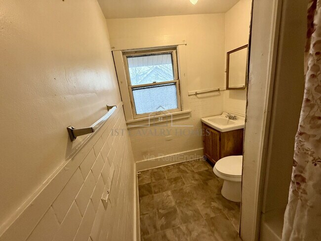 Building Photo - 240 Park Ave SW