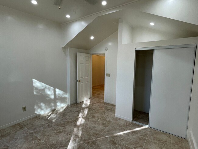 Building Photo - Edison - Sethi