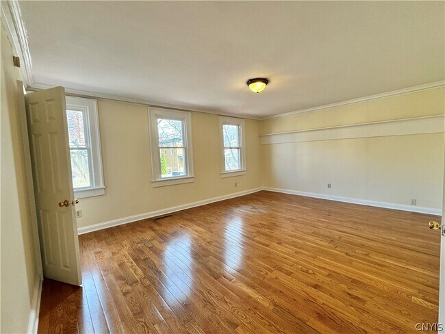 Building Photo - 314 Hawley Ave