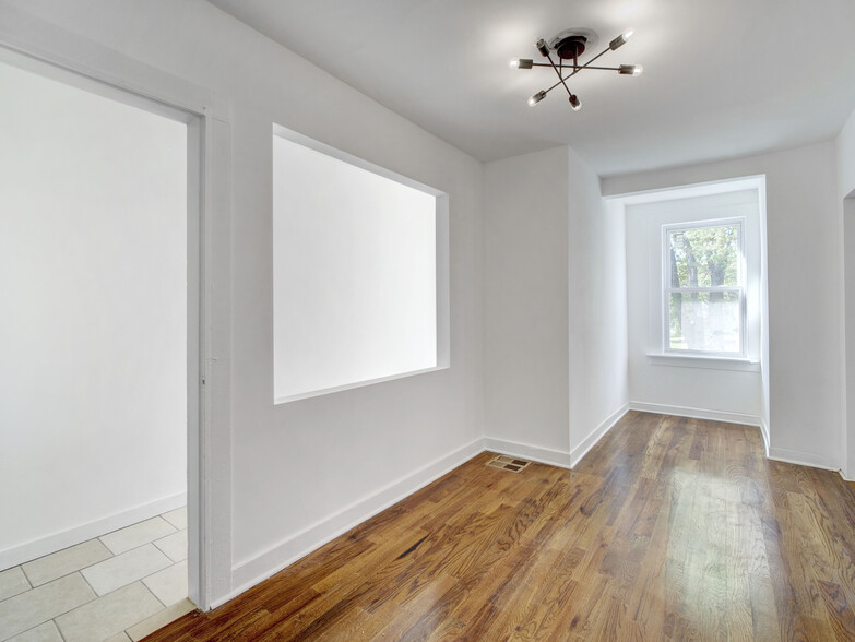 Primary Photo - 204 Montrose Ave