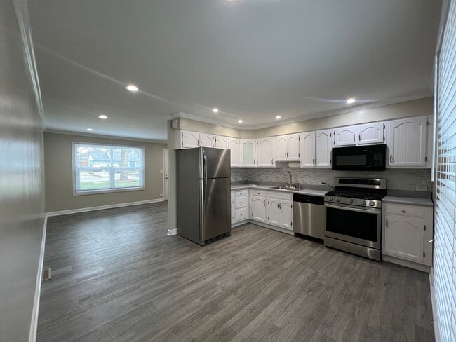 Building Photo - 206 Raupp Blvd