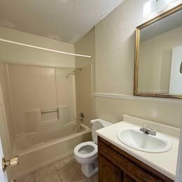 Building Photo - 505 Hackberry St