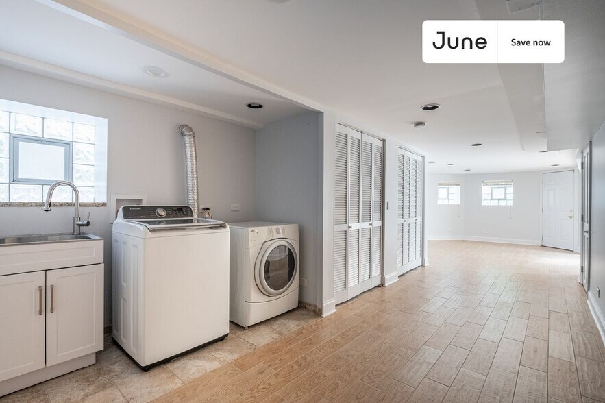 Building Photo - 3020 N Sawyer Ave