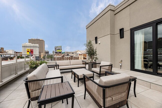 Building Photo - 1011 Canal St