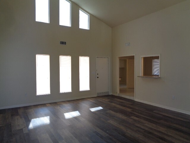 Building Photo - 11815 Gardenglen Dr