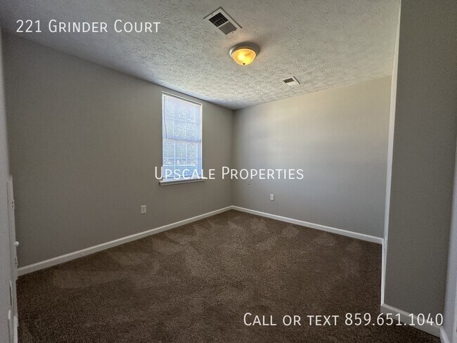 Building Photo - 221 Grinder Ct