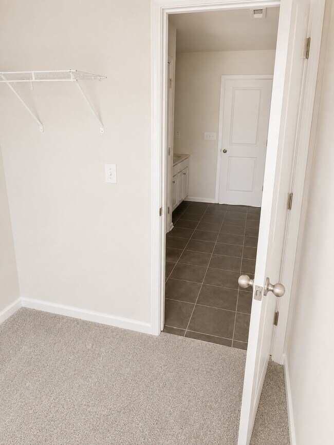 Building Photo - 144 Hornet Dr